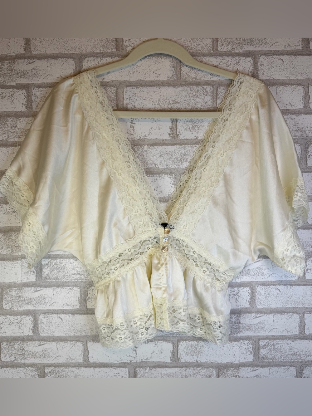 Forever 21 Ivory Satin Lace Kimono Cardigan Women’s Medium Boho Romantic Coverup
